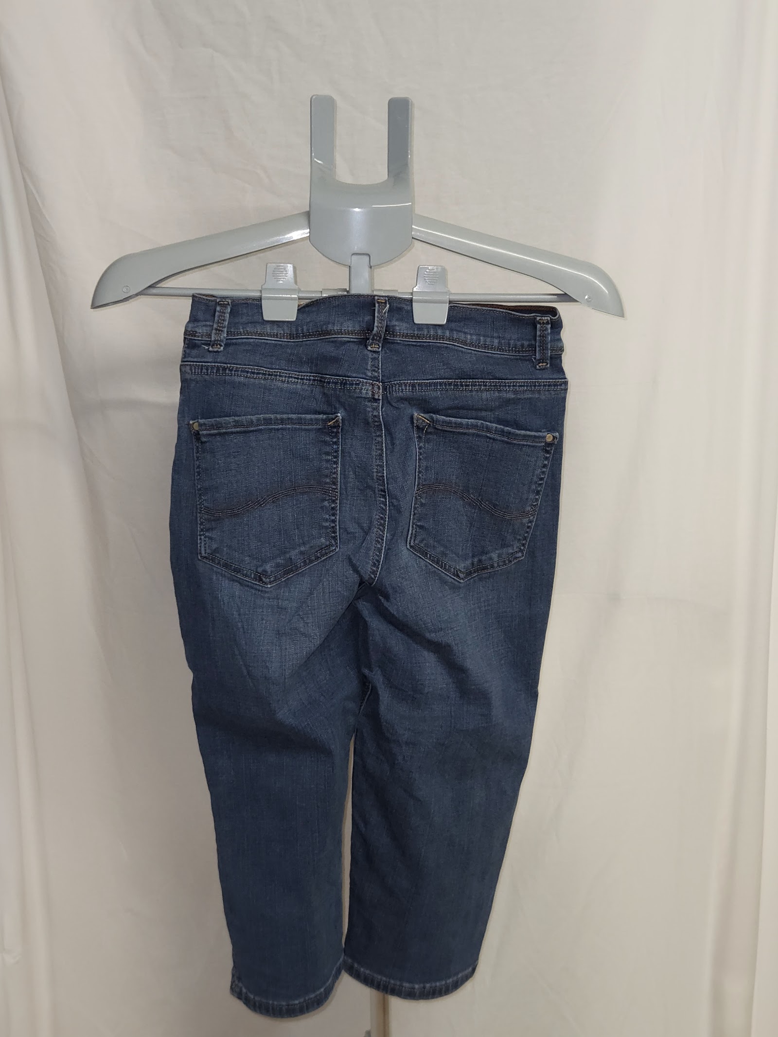 Genuine Lee Modern Series Midrise Fit Mid Blue Capri Jeans, 8 Medium, photo 2