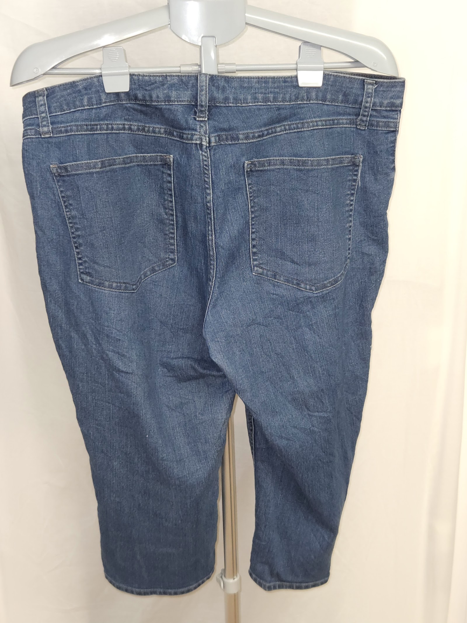 Genuine Riders by Lee Women's Mid Rise Capri Jeans Size 16 Medium, 16 Medium, photo 2