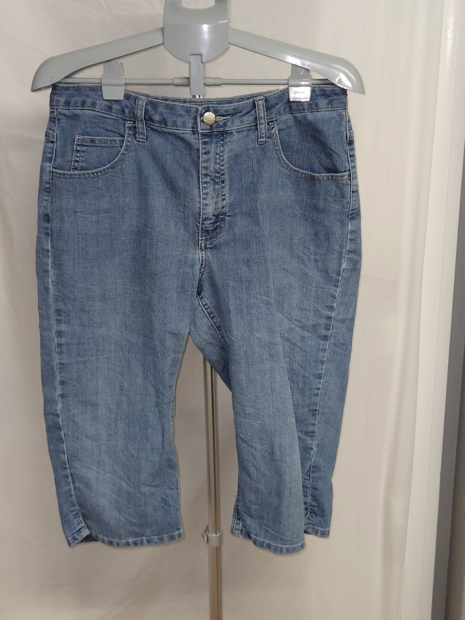 Riders by Lee Light Blue Capri Jeans