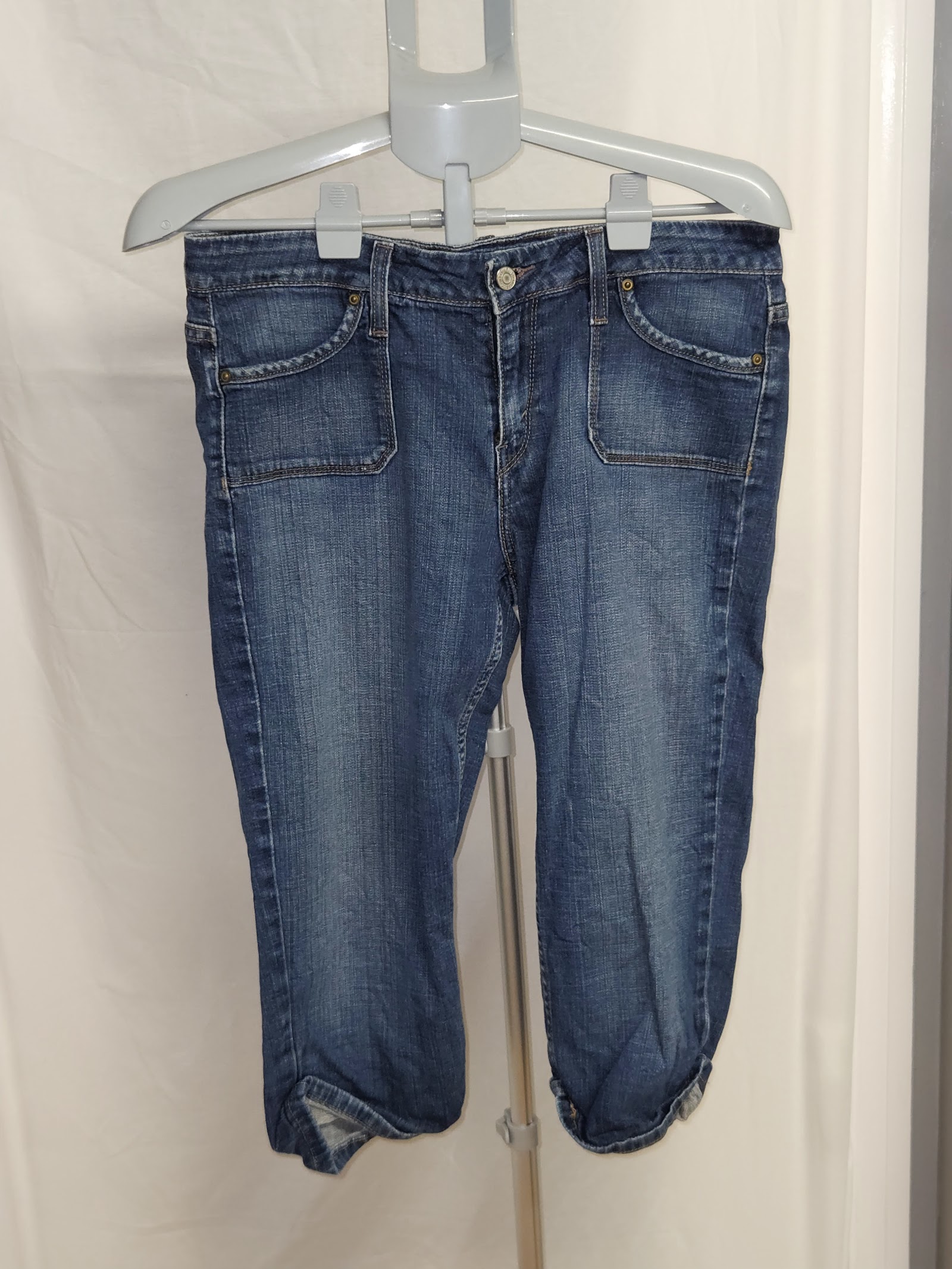 Levi's 545 Mid Blue Cropped Capri Jeans