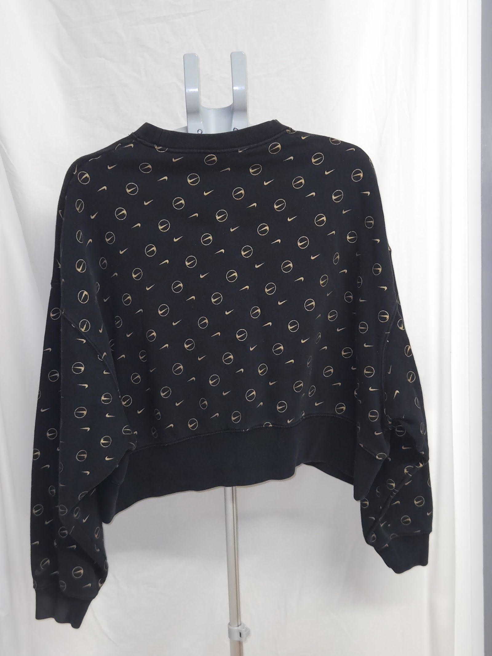 Genuine Nike Black Gold Swoosh Pattern Sweatshirt, M, photo 2