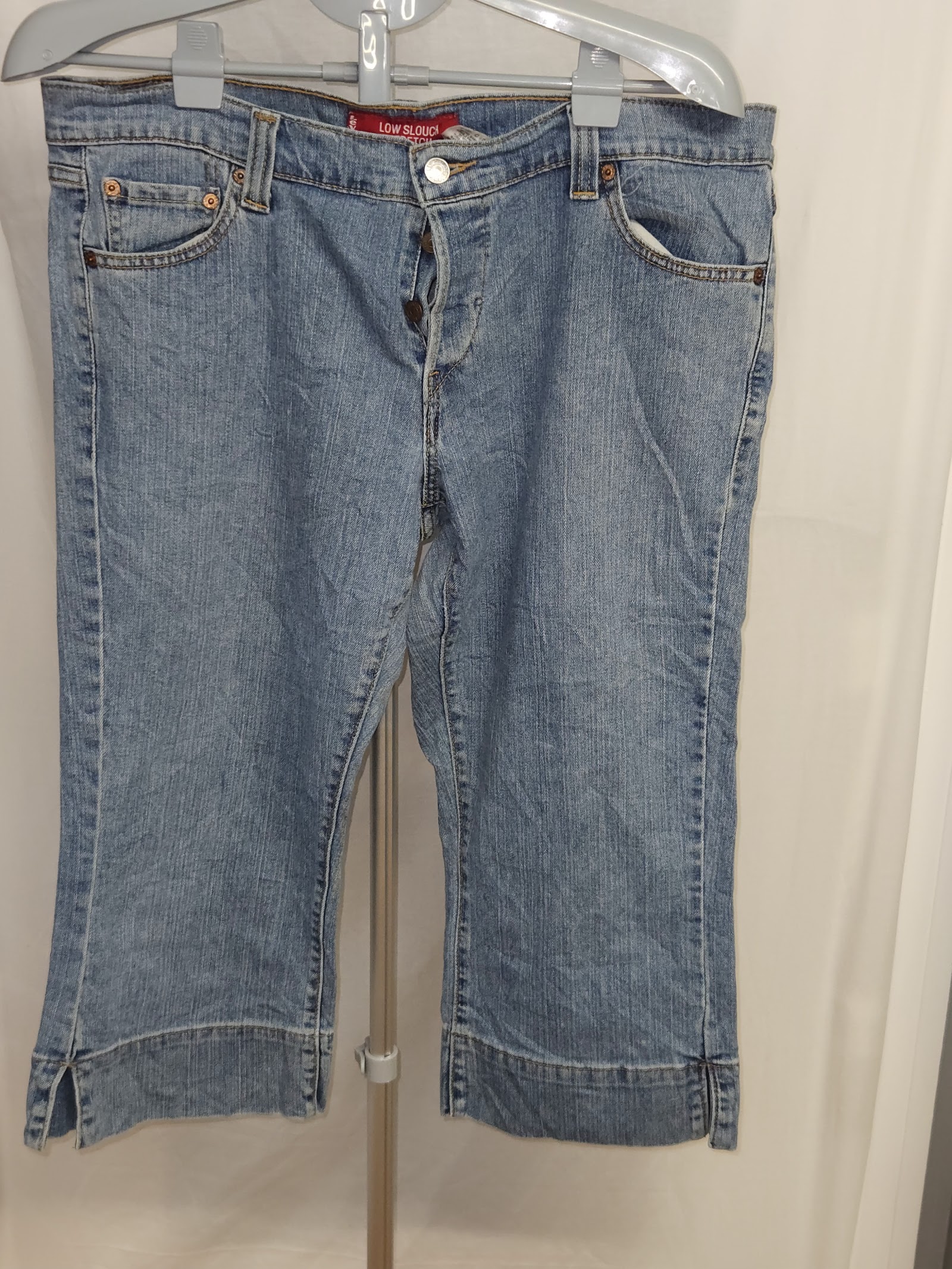 Levi's Low Slouch Stretch Cropped Capri Jeans