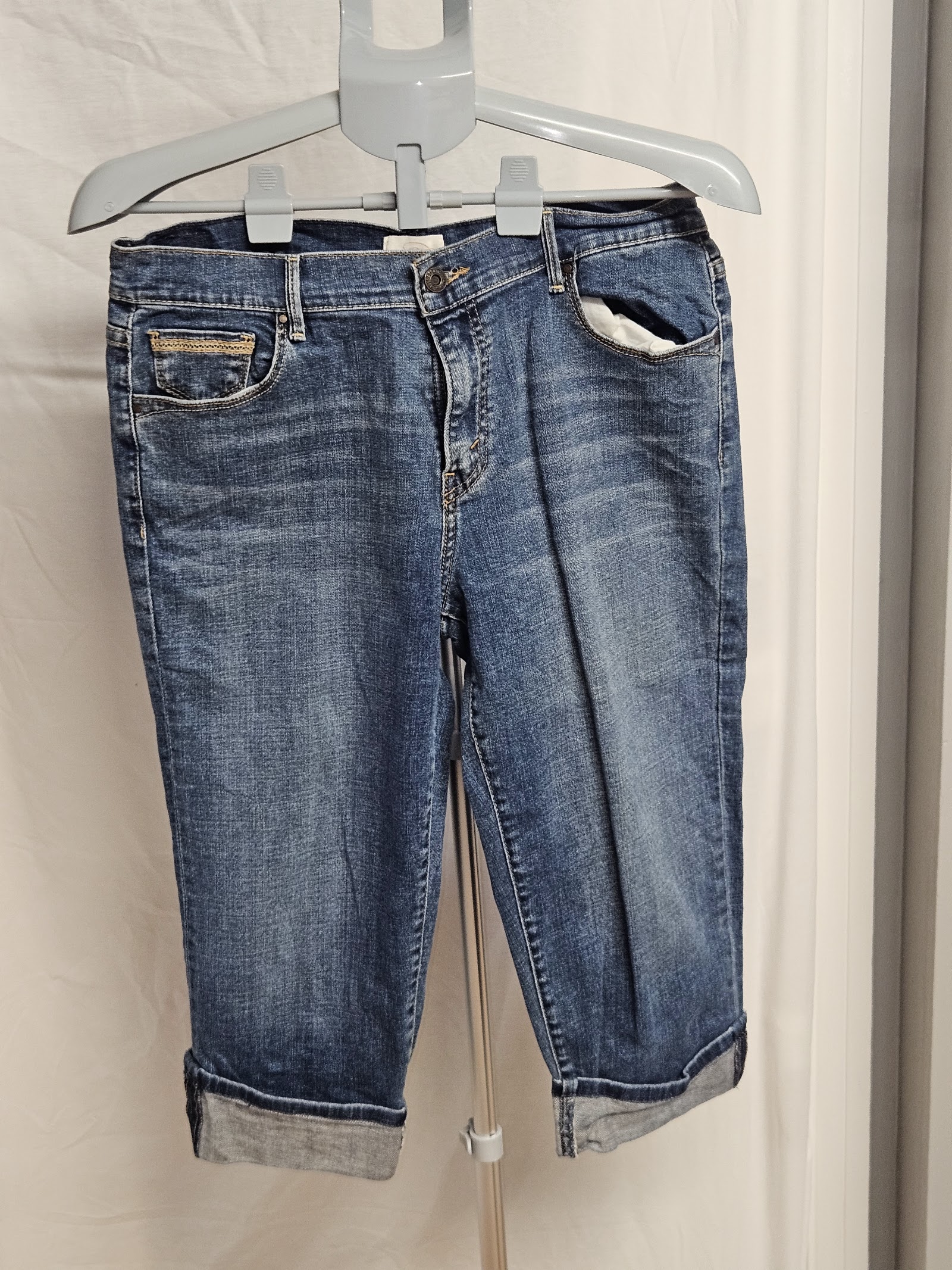 Levi Strauss Signature 515 Mid Blue Capri Jeans