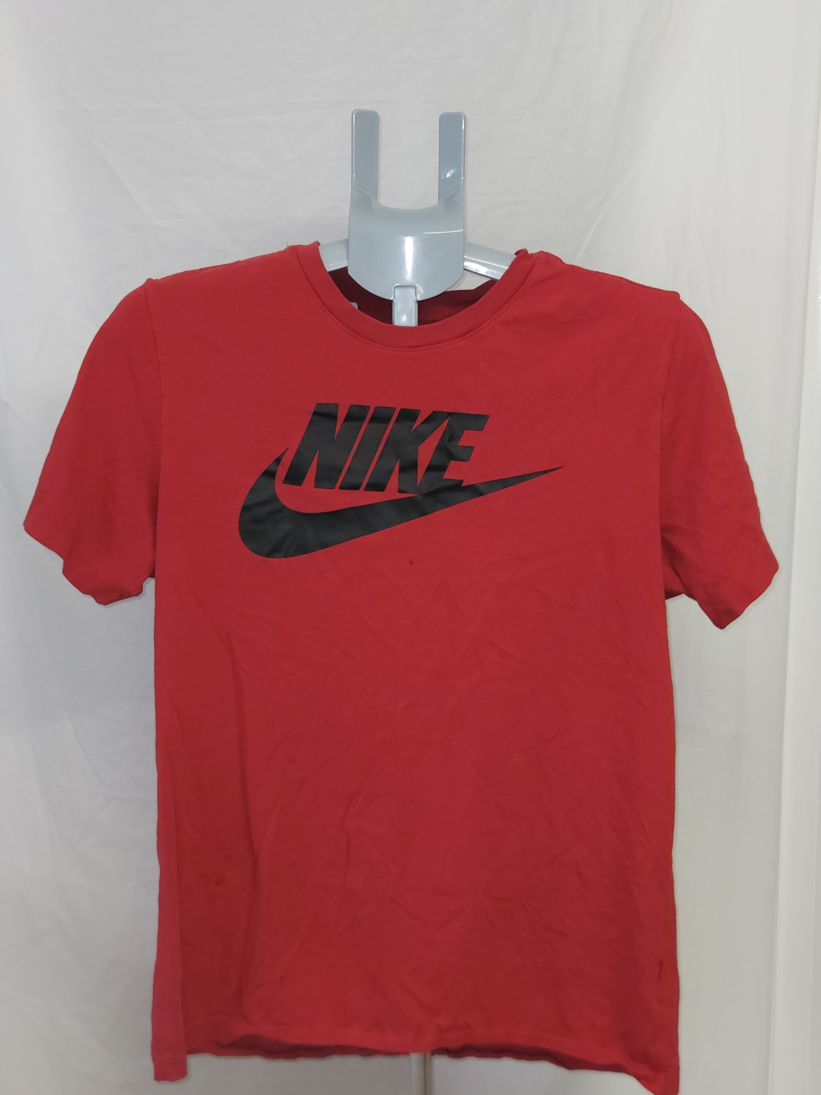 Nike Red Swoosh Logo T-Shirt Size M