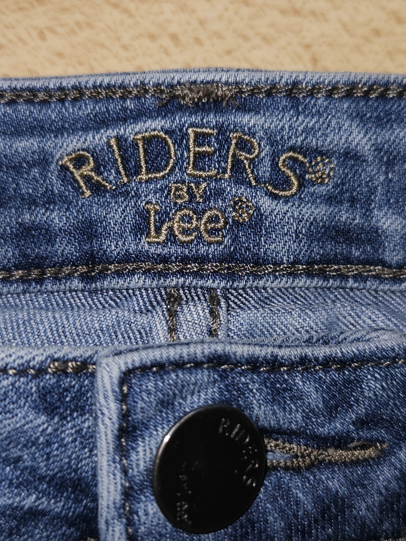 Genuine Riders by Lee Light Blue Five Pocket Capri Jeans, Measured UK 16 Medium, photo 3