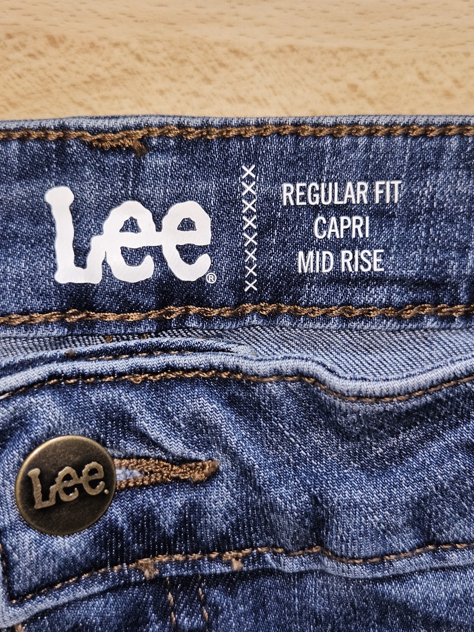 Genuine Lee Women's Regular Fit Mid Rise Capri Jeans Size 18 Medium, 18 Medium, photo 3