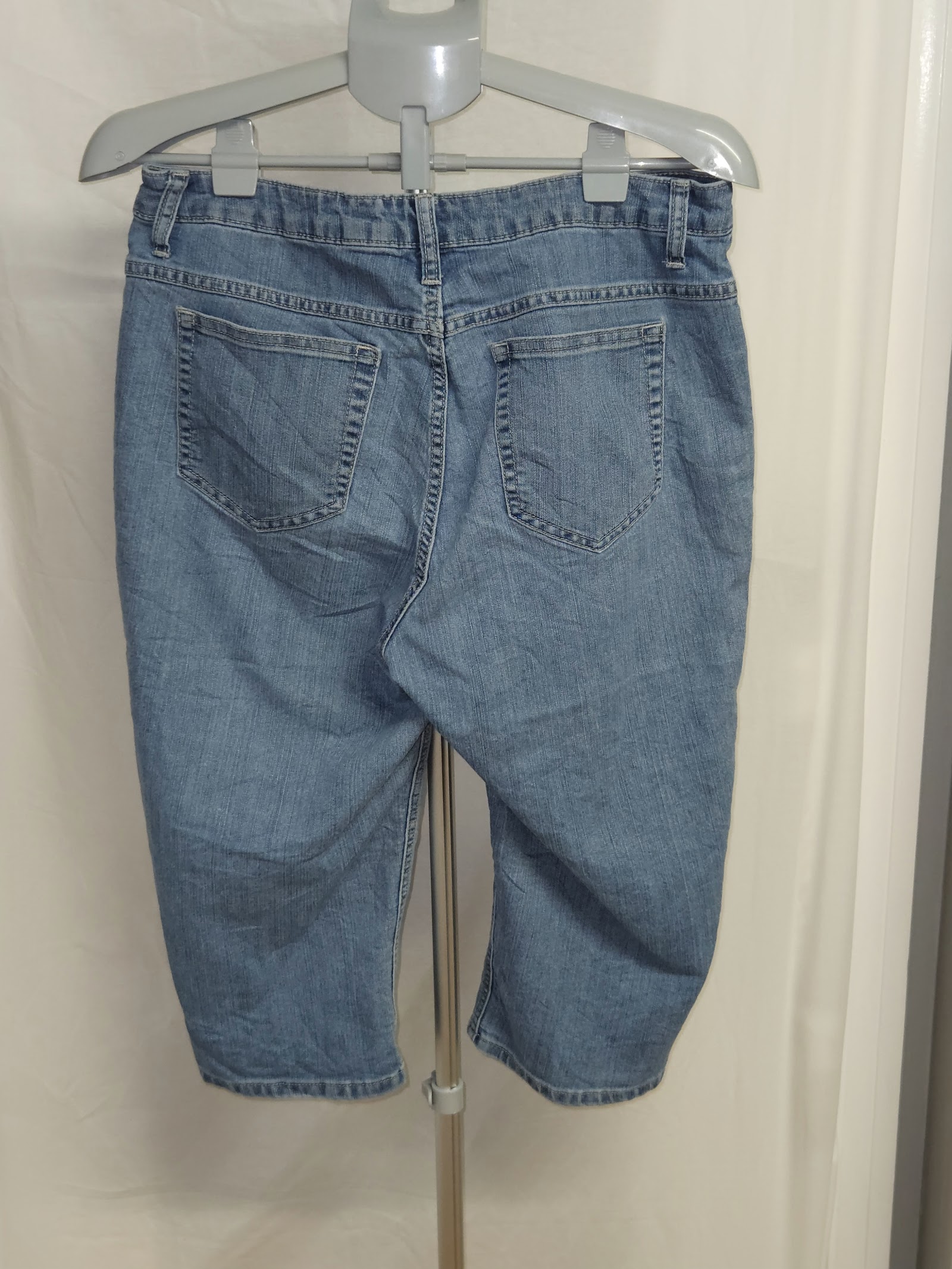 Genuine Riders by Lee Light Blue Capri Jeans, Measured W32 approx., photo 2