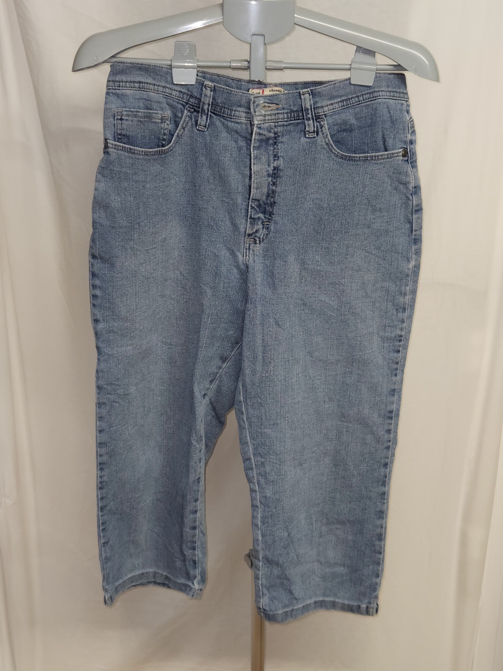 Lee Classic Fit Light Blue Capri Jeans