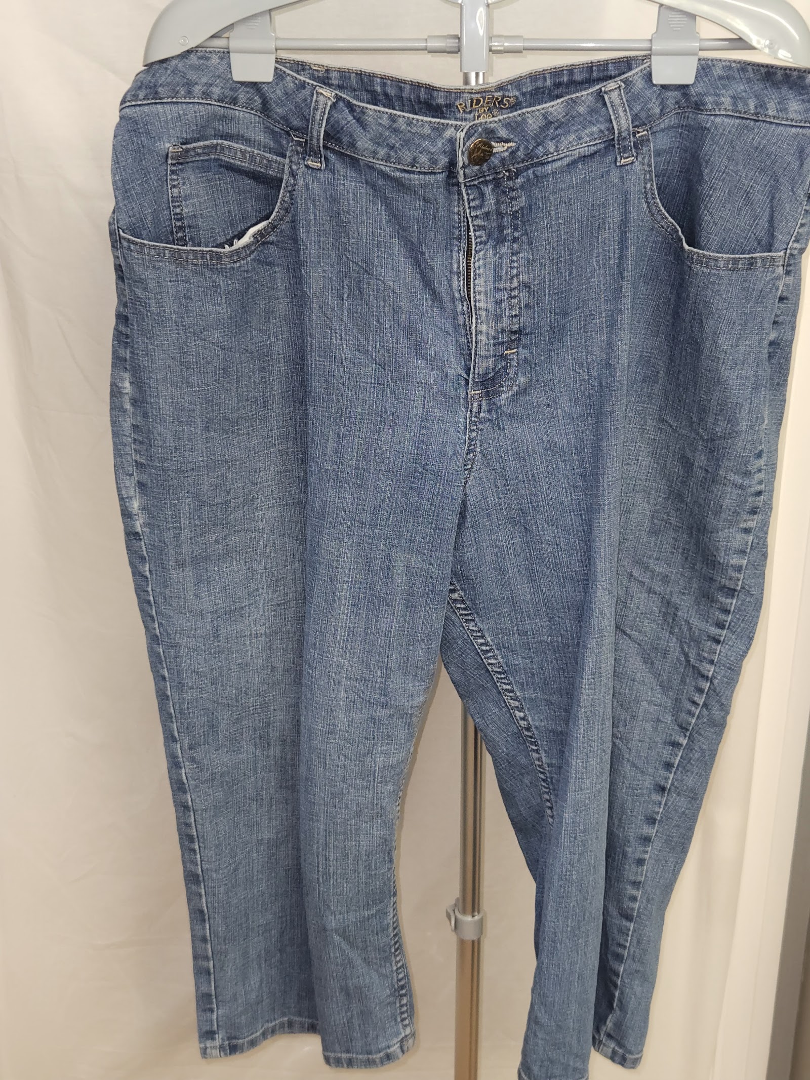 Riders by Lee Blue Five Pocket Capri Jeans
