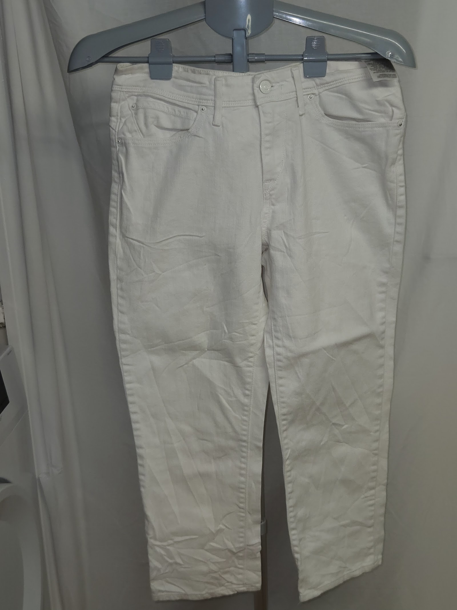 Levi's X111 Mid Rise Skinny White Capri Jeans