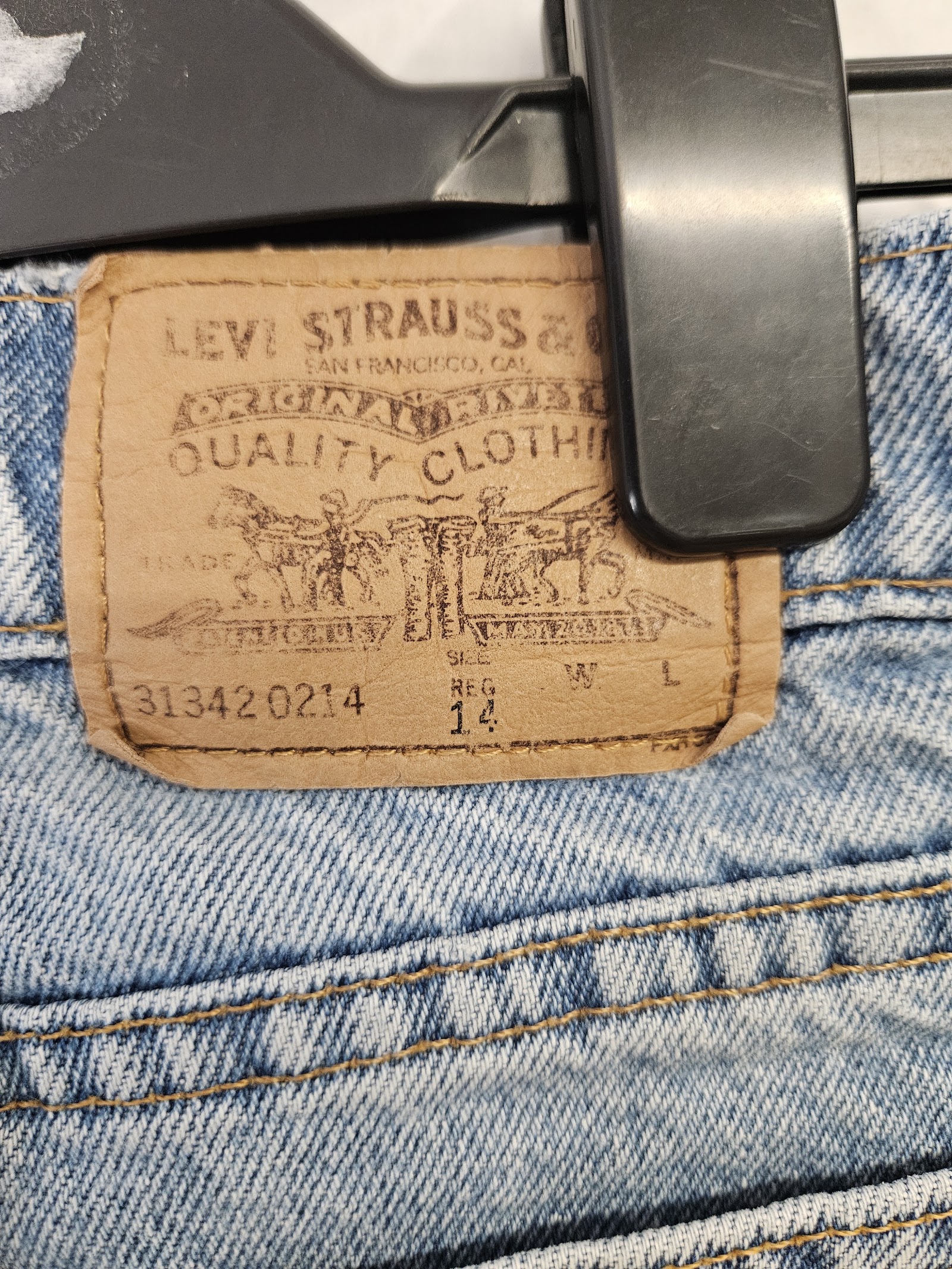 Genuine Levi’s 314 light-blue wash straight-leg jeans, UK 14, photo 3