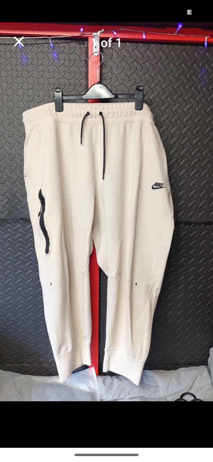 Nike Men’s cream baggy cuffed joggers